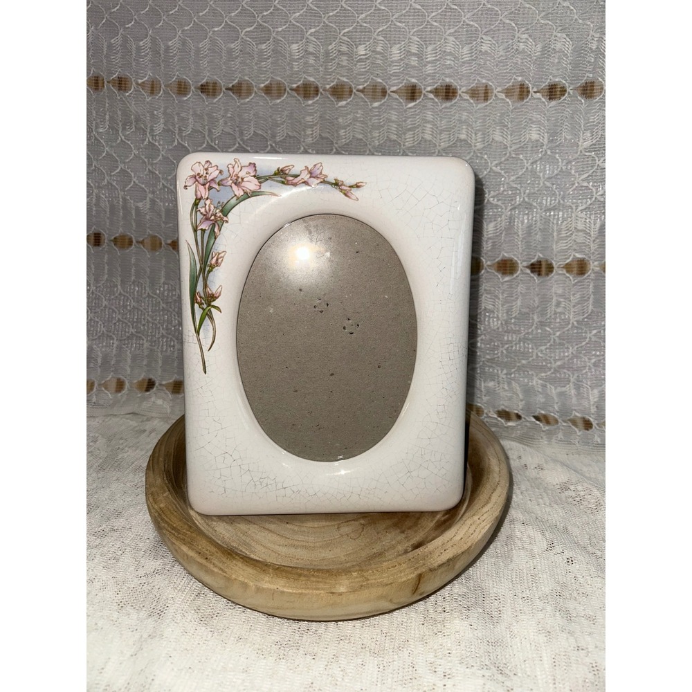 Oval  Frame White Ceramic Floral Accent Crackle Finish Wal Mart Made in‎ Taiwan